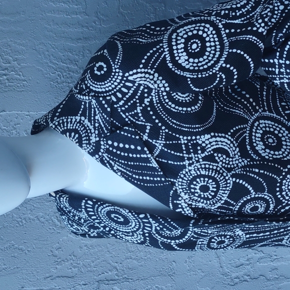 PARISIAN'S SIGNATURE LADIES' LUXURY GEOMETRIC PRINT KNEE-LENGTH OVERCOAT - Picture 7 of 17